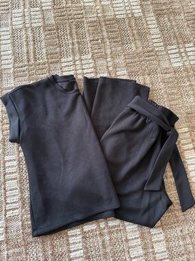 Tahari Set Black Medium Pants and Small Matching Top